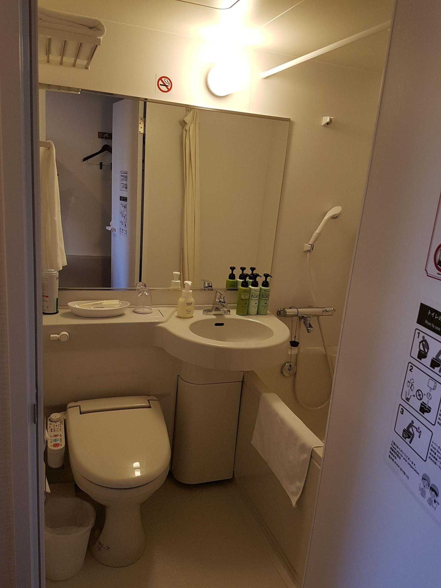 Y'S Hotel Shin Осака Екстериор снимка