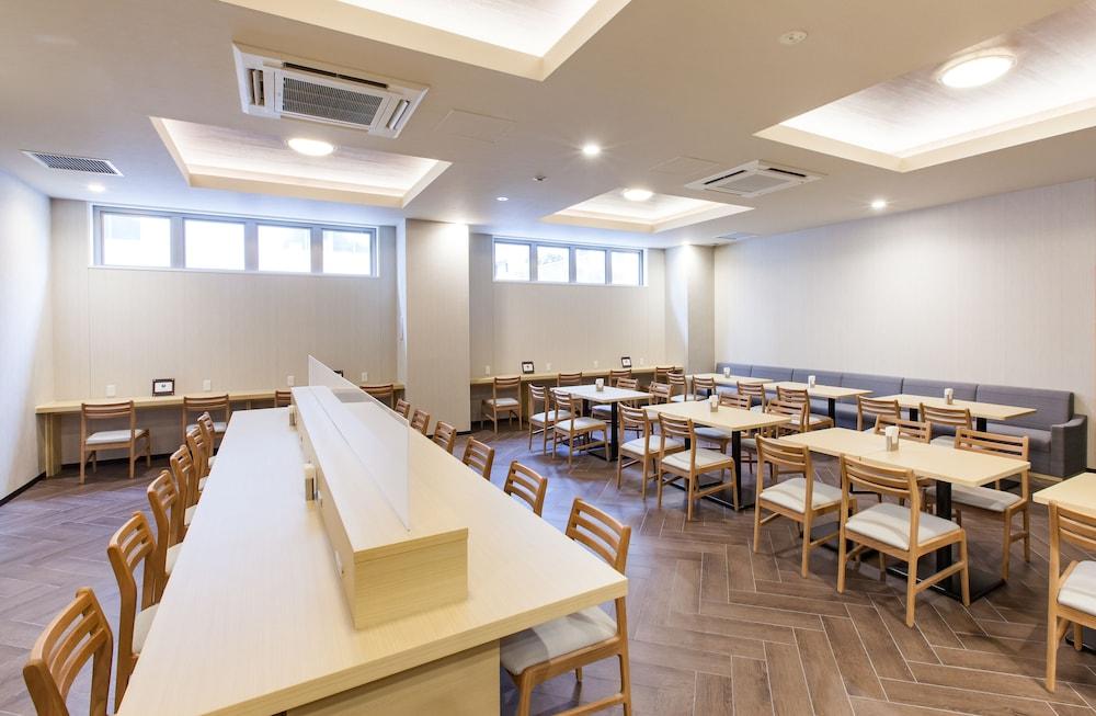 Y'S Hotel Shin Осака Екстериор снимка